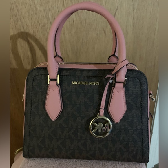 Michael Kors logo purse - Picture 1 of 13